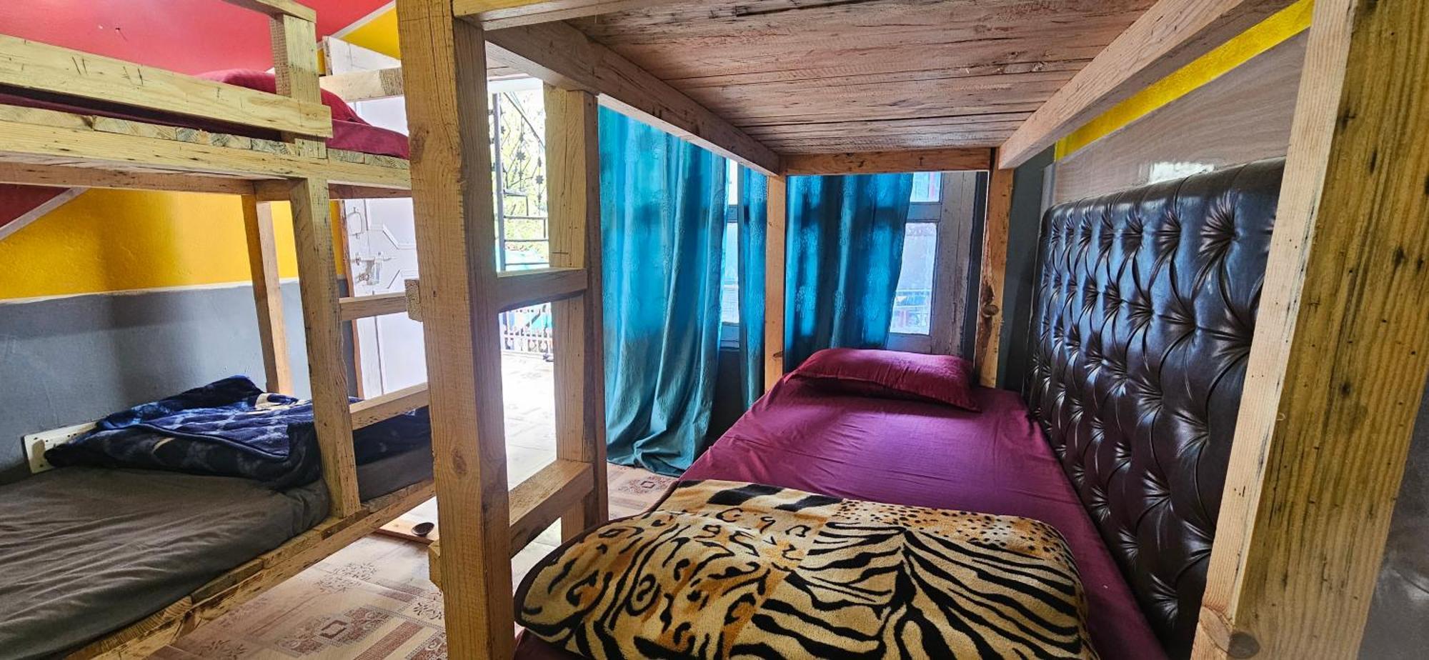 Shanti Cafe & Hostels Kasol Exterior photo